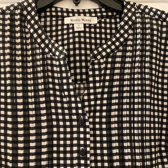 Black and white checkered blouse with 3/4 sleeves - Picture 2 of 9